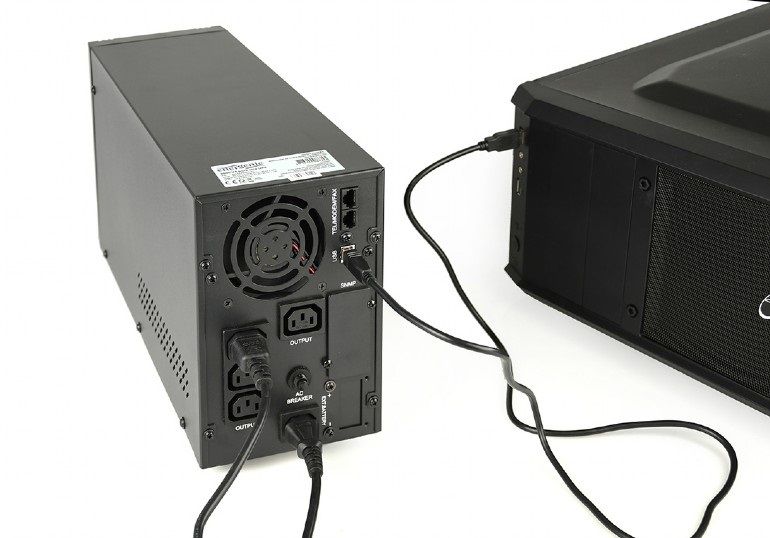 Джерело безперебійного живлення EnerGenie EG-UPS-PS2000-01 2000VA, Line Int., AVR, 3xIEC, метал EG-UPS-PS2000-01 фото